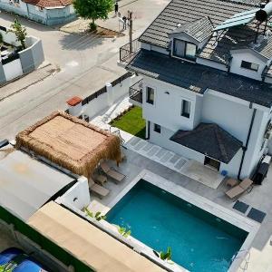 DEFNE - Stunning New Luxury Villa for 8 in Central Fethiye