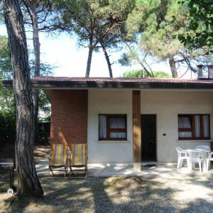 Peaceful retreat with garden and parking