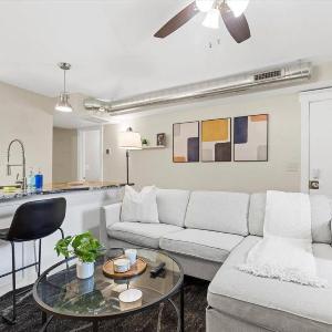 Trendy 2BR Apt Close to Pittsburgh Attractions