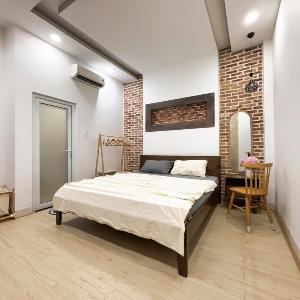 Owl's Night Homestay Metro