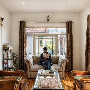 Shesh Bagh Kashmiri Villa near Mughal Gardens and Dal Lake