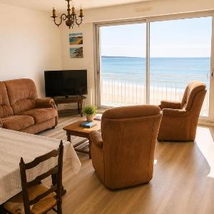 Sea & Pines Apt with Terrace