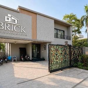 brick hotel & luxury suites