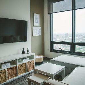 2206- Chic 1BR Near Downtown w Luxe Amenities
