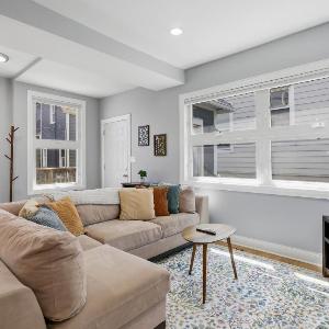 Charming Andersonville Coach House 3BR 25BA townhouse