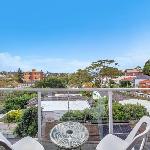 Hilltop Bronte Escape with Balcony and Nice Views 