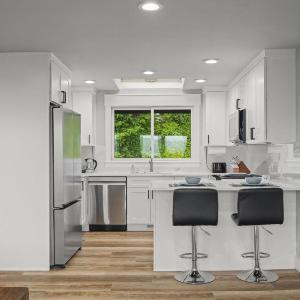 2BR 1BA Sammamish Lakeview Oasis Bellevue
