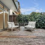 Sunlit Garden Home Set over a Single Level