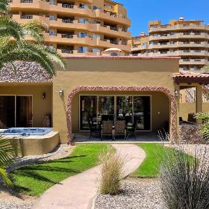 3BR Sandy Beach Villa Pools & Beach Access