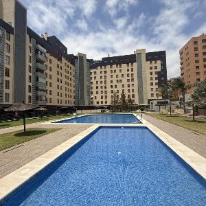 Apartamento con piscina gimnasio y parking en Alicante by Turihome