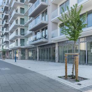 Nowoczesny Apartament z Balkonem Blisko Plaży by Noclegi Renters