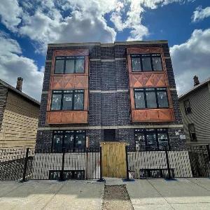 Spacious Modern Pilsen Retreat Sleeps 8 Near Downtown Chicago