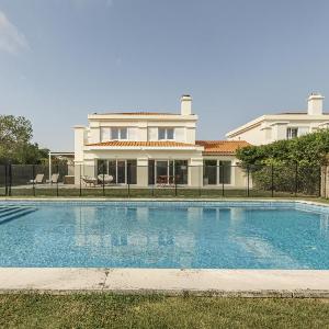 Golf Escape Villa by Cadenzalux