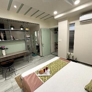 Ardra Luxe Boutique Retreat MI Road