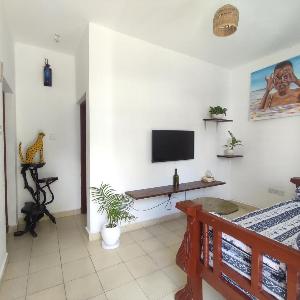 Cozy 1 Bedroom House by the Beach