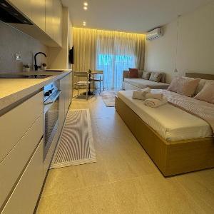 Modern Oasis - 5-Min Walk to Beach