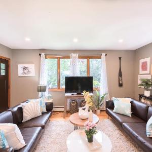 Adorable 3 Bedroom Beach House - Walking Distance