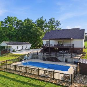 Private Pool Estate Sleeps 20 with Guest House