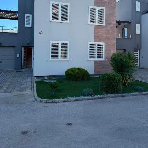 CROWONDER Villa Idassa with Swimming Pool and Jacuzzi - CROWONDER LUXURY RENT