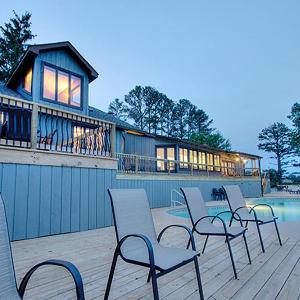 The Lake House by Venture Smoky Mountains
