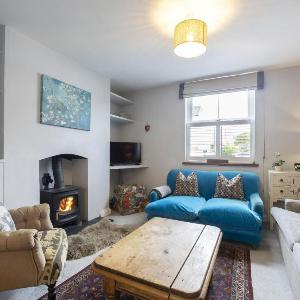 Charming 3-Bedroom Home with Cosy Log Burner
