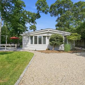 Modern Hampton Bays Cottage near BEACHES & TOWN cottage