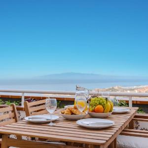 Luxurious 2-Bedroom Apartment with Ocean View in Costa Adeje