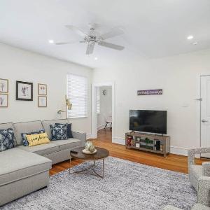 Shop Eat Rest 1 bdrm Apt w/Onsite Free Parking