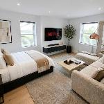 Spacious 4-Bed House · Terrace · Sleeps 10 · NW10