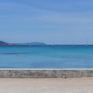Plage à 20 m - Grande terrasse - Parking privé