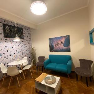 Turquoise 2 bedroom garage great location