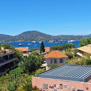 Toit-terrasse d'exception avec vue mer à deux pas à pied de St Tropez