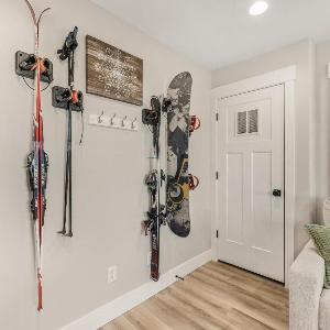 VICTOR HEADWALL: Condo Trails Skiing Snowmobiling Teton Mtns Grand Targhee