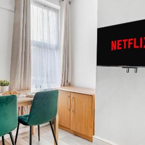 3BR House with free parking near City Centre - sleeps 6