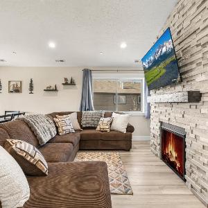 VICTOR POWWOW: Grand Targhee Teton Mtns Skiing Trails Snowmobiling Condo