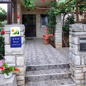 Apartments with parking space Rozac Umag - 27211