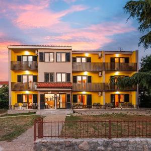 Apartments with parking space nska Krk - 27654