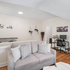 1 Bdrm Apt for Perfect Lil Getaway w/Free Parking