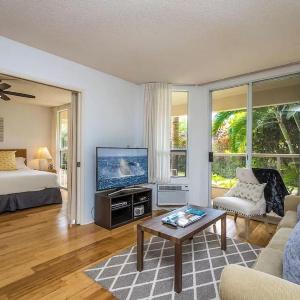 2 Bedrooms Condo Steps from the Beach
