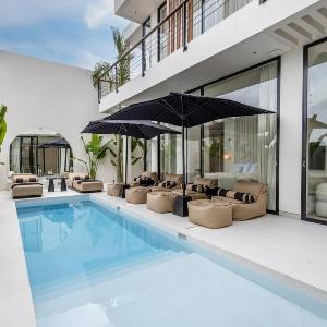 Paradiso Berawa - Stylish 3BR Retreat in Trendy Berawa!