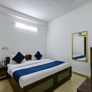 Hotel Frolic Near Noida Metro Station 52