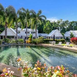 Lagoon Glow - Resort-Style Haven by Four Mile Beach
