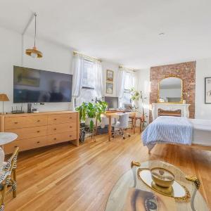 Cozy West Village Studio Hudson River Views