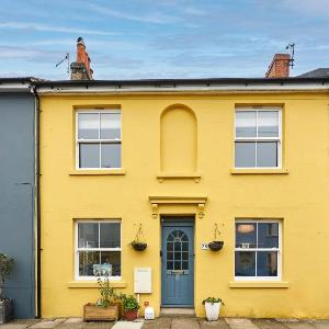 Host & Stay - Yellow House
