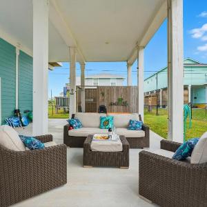 Walk to Beach Deck Patio Fenced Yard