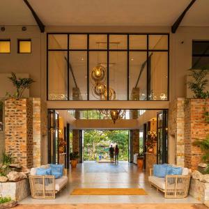 Waterfalls Lodge