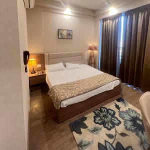 luxury noida stay