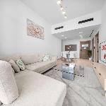 Free housekeeping visits during your stay - StayShort - Modern 3BR that Sleeps 6 in JVC with Balcony