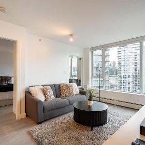 2BR-2BA Sofa Bed Steps to BC Place and Rogers Arena