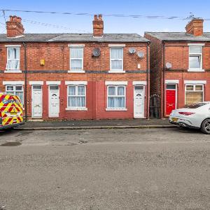 3BR House with Free Parking near City Centre - sleeps 6ppl